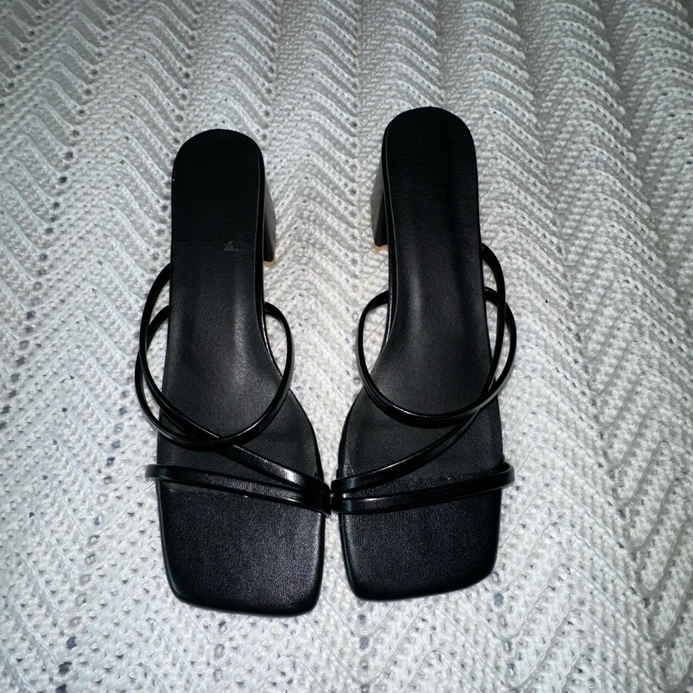 Trendy Black Square Toe Sandal with Black Heel - New - Size 41 - Picture 2 of 6